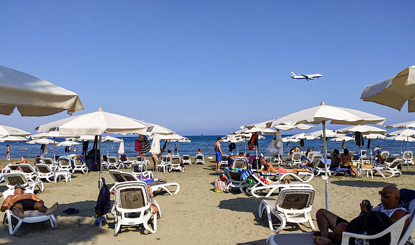 Les visiteurs de retour à Chypre devraient donner un coup de pouce au secteur du tourisme de l'île de vacances après une crise de pandémie. (Photo Etienne Torbay/AFP via Getty Images)