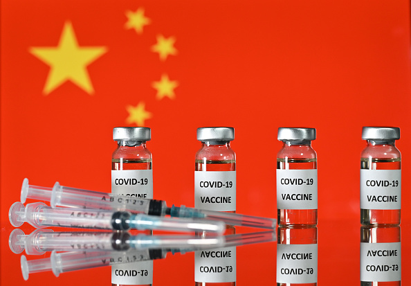 -Un réseau de faux vaccins démantelé en Chine. Photo par JUSTIN TALLIS / AFP via Getty Images.
