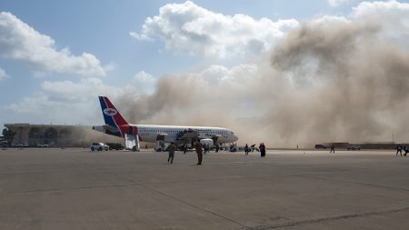 Arabie: un avion commercial en feu après l’attaque d’un aéroport par des Houthis (média d’Etat)