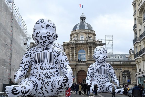 Grande parade de La Manif pour tous autour du palais du Luxembourg, à Paris.(Photo : BERTRAND GUAY/AFP via Getty Images)