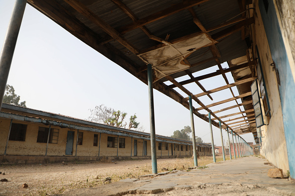 -Des salles de classe désertes après enlèvement de dizaines d'étudiants et de membres du personnel, à Kagara, le 18 février 2021. Photo de Kola Sulaimon / AFP via Getty Images.