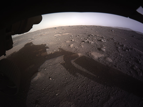 La première image en couleur de Mars transmise par Perseverance (NASA via Getty Images)