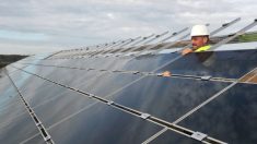 Hautes-Alpes : EDF lance sa première centrale solaire flottante en France