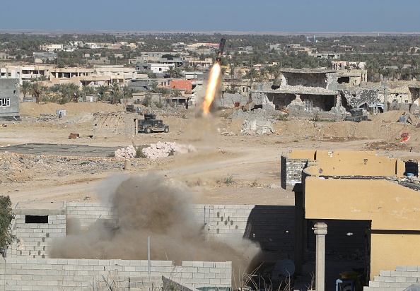 -Une grenade propulsée par fusée tirée par les forces de sécurité irakiennes, au moins trois roquettes ont été tirées en direction de l'aéroport de la ville. Photo Ahmad Al-Rubaye / AFP via Getty Images.
