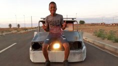 Un adolescent sud-africain trop jeune pour conduire construit sa propre voiture en utilisant de la ferraille