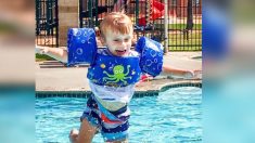 Une mère lance un avertissement déchirant concernant les gilets flotteurs « puddle jumpers » après le tragique accident de son fils