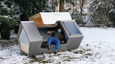 De petits habitacles pour dormir sont installés dans une ville allemande pour protéger les sans-abri du gel de l’hiver