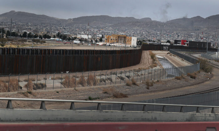 Le mur de la frontière entre les États-Unis et le Mexique visible à El Paso, au Texas, le 10 février 2019. Joe Raedle/Getty Images