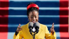 Pays-Bas : jugée trop blanche pour traduire la poétesse noire Amanda Gorman, elle démissionne après un « tollé »