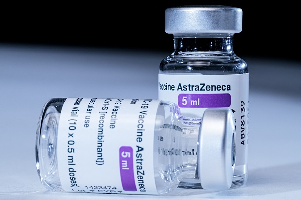 Flacons du vaccin AstraZeneca. (Photo : JOEL SAGET/AFP via Getty Images)