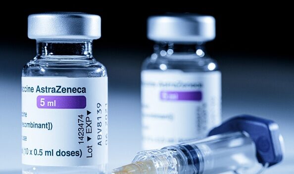 « Un effet secondaire rare et dangereux » : AstraZeneca retire son vaccin Covid-19 du marché