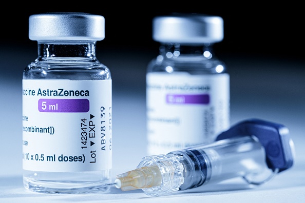 « Un effet secondaire rare et dangereux » : AstraZeneca retire son vaccin Covid-19 du marché