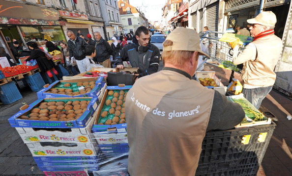 L'association La tente de glaneurs était déjà en action en 2011 au marché de Wazemmes à Lille (PHILIPPE HUGUEN/AFP via Getty Images)