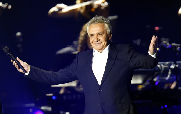 Le chanteur  Michel Sardou au Palais Omnisport de Bercy en 2012 à Paris.      (Photo :  PIERRE VERDY/AFP via Getty Images)