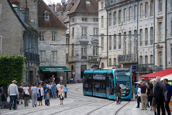 Un adolescent a été agressé dans un tramway à Besançon.
(Photo : SEBASTIEN BOZON/AFP via Getty Images)
