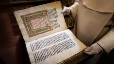 Israël dévoile un manuscrit biblique vieux de 2.000 ans