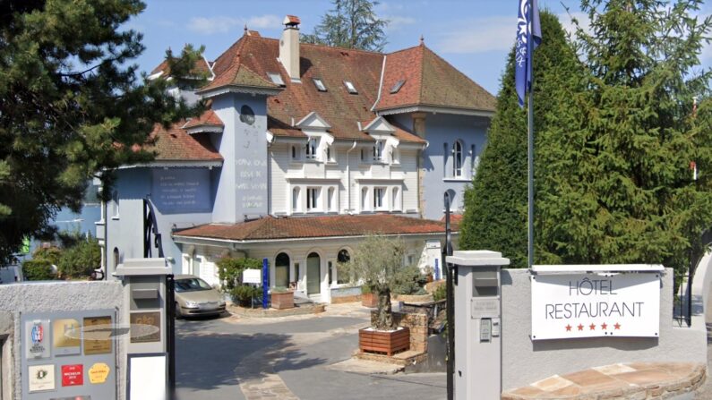 La célèbre Maison Bleue, restaurant du chef étoilé Yoann Conte, est située à Veyrier-du-Lac au bord du lac d'Annecy. (Capture d'écran/Google Maps)