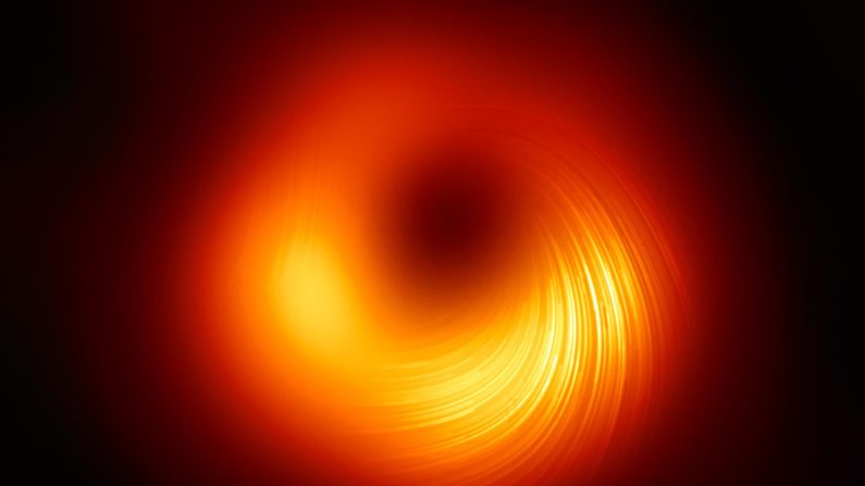Une vue du trou noir supermassif M87 en lumière polarisée. (Avec l'aimable autorisation de EHT Collaboration)
