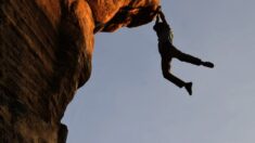 Besançon : à bout de bras, il retient une femme tombée au-dessus d’un précipice de 30 mètres