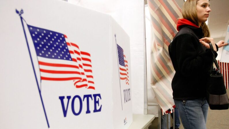 Un isoloir dans le New Hampshire. L'État du Kentucky a été prié de purger ses listes électorales. (Win McNamee/Getty Images)
