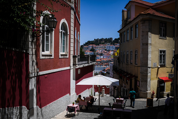 Réouverture des musées, collèges et terrasses de café au Portugal.(Photo : PATRICIA DE MELO MOREIRA/AFP via Getty Images)