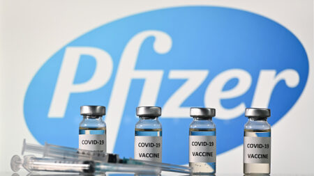 Pfizer ne sera jamais responsable des conséquences du vaccin, explique un avocat marseillais