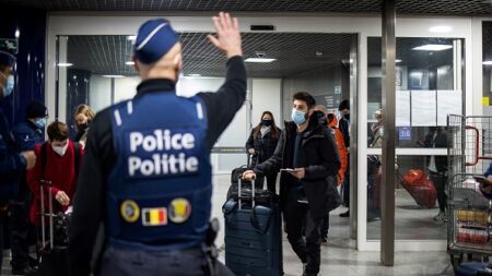 Belgique : l’État condamné à lever toutes les mesures Covid jugées illégales en première instance