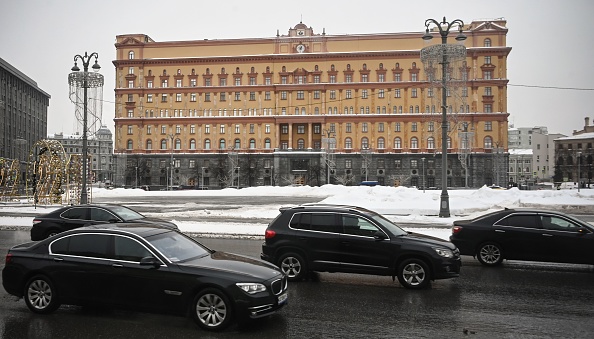-Une vue montre le siège du Service fédéral de sécurité (FSB), l'agence qui a succédé au KGB. Un diplomate ukrainien arrêté. Photo par Alexander Nemenov/ AFP via Getty Images.