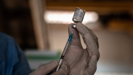 La vaccination forcée contre le Covid-19 est très répandue en Chine, selon des sources