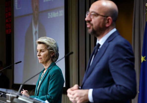 Le président du Conseil européen Charles Michel et la  présidente de la Commission européenne Ursula von der Leyen. (Photo : PARIS OIKONOMOU/POOL/AFP via Getty Images)