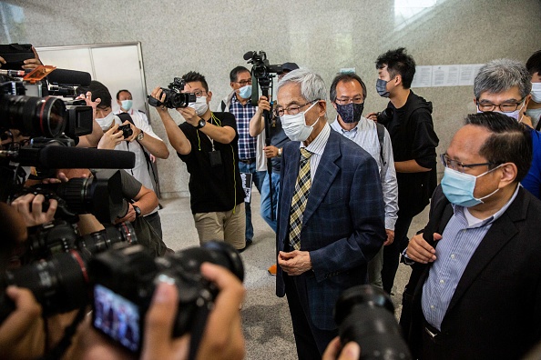 -L'ancien législateur et avocat Martin Lee arrive au West Kowloon à Hong Kong le 1er avril 2021. Photo par Isaac Lawrence / AFP via Getty Images.