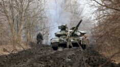 Ukraine: le président Zelensky attendu sur le front en pleines tensions avec Moscou