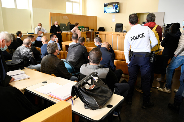Ouverture du procès dit "BAC Nord", dans lequel 18 ex-policiers sont poursuivis pour le vol d'argent, de drogue à des trafiquants, au palais de justice de Marseille.  
 (Photo : NICOLAS TUCAT/AFP via Getty Images)