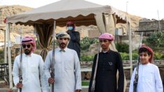 Des Saoudiens gardent intacte la tradition du « Taachir », une danse guerrière