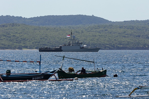 Des navires de la marine indonésienne arrivent à la base navale de Banyuwangi, le 22 avril 2021, pour participer à la recherche d'un sous-marin de la marine qui a disparu au large de Bali avec 53 membres d'équipage à bord. (Photo : -/AFP via Getty Images)
