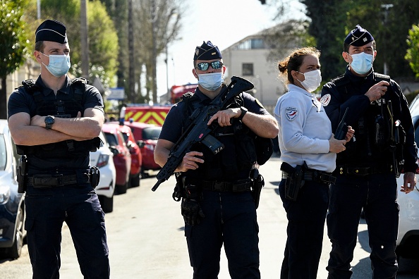 Yvelines. Une employée de police a été poignardée à mort par un Tunisien dans un commissariat  à Rambouillet. (Photo :  BERTRAND GUAY/AFP via Getty Images)
