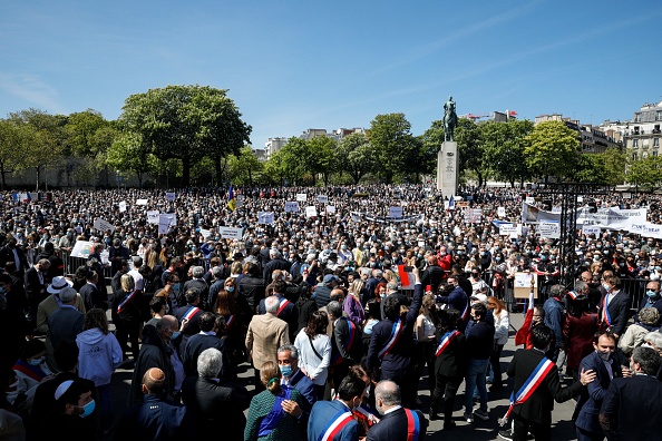 Rassemblement pour demander justice pour Sarah Halimi sur la place du Trocadéro à Paris, le 25 avril 2021. (Photo : GEOFFROY VAN DER HASSELT/AFP via Getty Images)