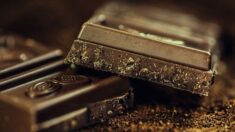 Angleterre : une tablette de chocolat vieille de 121 ans retrouvée dans un grenier dans sa boîte d’origine