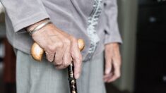 Tarn : un résident d’Ehpad de 93 ans, attaché à un fauteuil, meurt du Covid – sa famille porte plainte