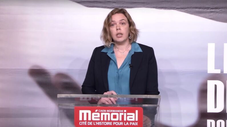 Maud Chavatte, au Concours de plaidoiries des élèves avocats 2021 au Mémorial de Caen, le 20 mars 2021 (Capture d'écran Youtube)