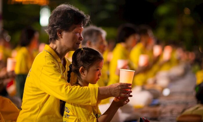 Des pratiquants de Falun Gong organisent une veillée pour commémorer le 21e anniversaire de la persécution du Falun Gong en Chine à Taipei, Taïwan, le 18 juillet 2020. (Minghui)