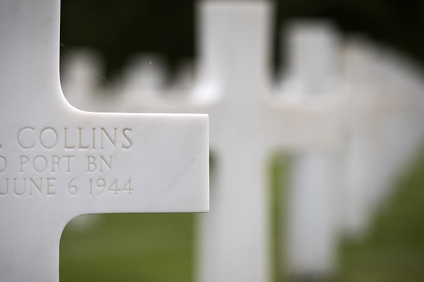 Le cimetière américain de Colleville-sur-Mer (Calvados) avec les tombes des soldats morts au combat en 1944 (JOEL SAGET/AFP via Getty Images)