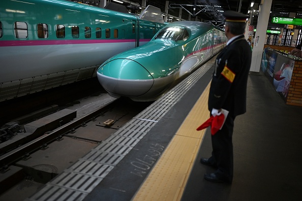 Le Shinkansen a eu une minute de retard. (Photo : CHARLY TRIBALLEAU/AFP via Getty Images)