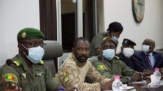 Mali: le colonel Goïta doit réunir monde politique et société civile
