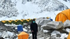 Everest: le Covid-19 menace de plonger la saison d’alpinisme dans la tourmente