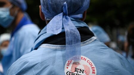 « En urgence vitale », des infirmiers anesthésistes manifestent dans toute la France
