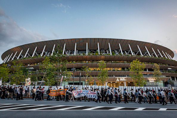 -Une manifestation contre les Jeux Olympiques de Tokyo le 09 mai 2021 à Tokyo, Japon. Photo par Yuichi Yamazaki / Getty Images.