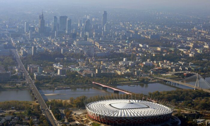 Une vue aérienne de Varsovie, capitale de Pologne, le 18 octobre 2011 (Robert Grahn/AFP via Getty Images)
