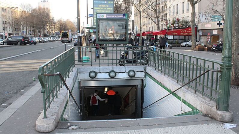 L'entrée de la station de métro Porte de la Chapelle à Paris (Crédit Chabe01)