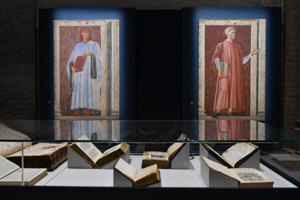 Des portraits de grands noms de la littérature italienne (à gauche), Giovanni Boccaccio et Dante, réalisés par Andrea del Castagno, et des textes de Dante ou inspirés par lui figurent parmi les quelque 300 œuvres de l'exposition « Dante : la vision de l'art ». (Fabio Blaco/Musée des Offices)
